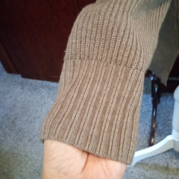 V-neck Gray Sweater - Picture 7 of 8